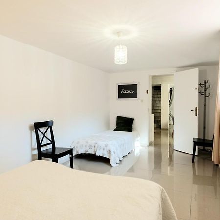 Velodrome F4 Dans Villa 5 Lits Parking Et Piscine Partagee Marseilles Buitenkant foto
